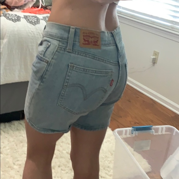 Levi Strauss women’s shorts - 26 - Picture 4 of 6